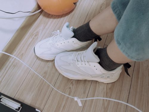 Yeezy  700 Analog sneakers photo review