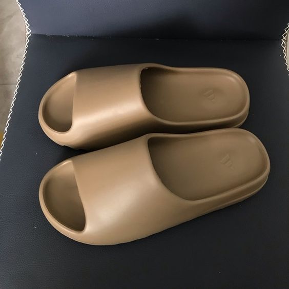 Yeezy Slides Core photo review
