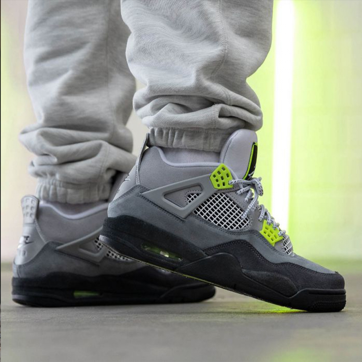 jordan retro se 95 neon