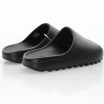 Yeezy Slide Black - Image 3