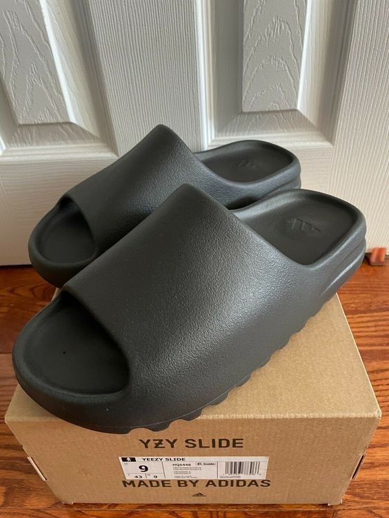 Yeezy Slide Black photo review