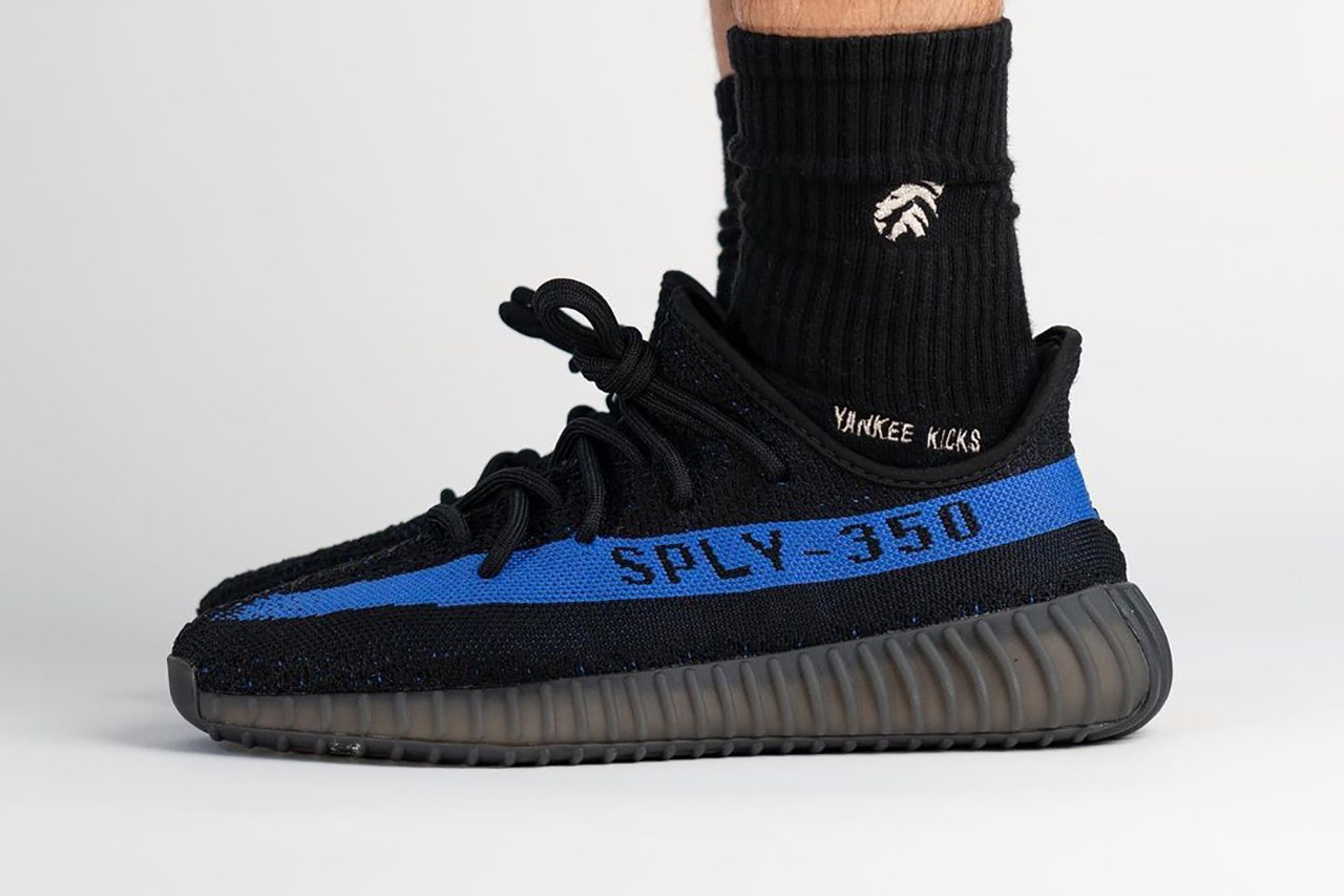 https___hypebeast.com_wp-content_blogs.dir_6_files_2021_12_adidas-yeezy-boost-350-v2-dazzling-blue-GY7164-release-info-1-copy