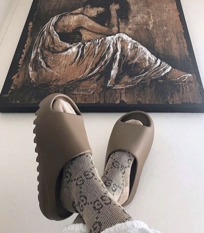 Yeezy Slides 'Soot' photo review