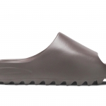 Yeezy Slides 'Soot' - Image 3