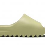 Yeezy Slides 'Resin' 2021 - Image 3
