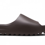 Yeezy Slides 'Soot' 2021 - Image 3