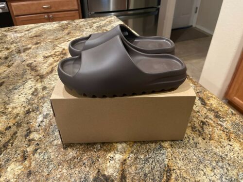 Yeezy Slides 'Soot' photo review