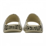 Yeezy Slides Graffiti - Image 6