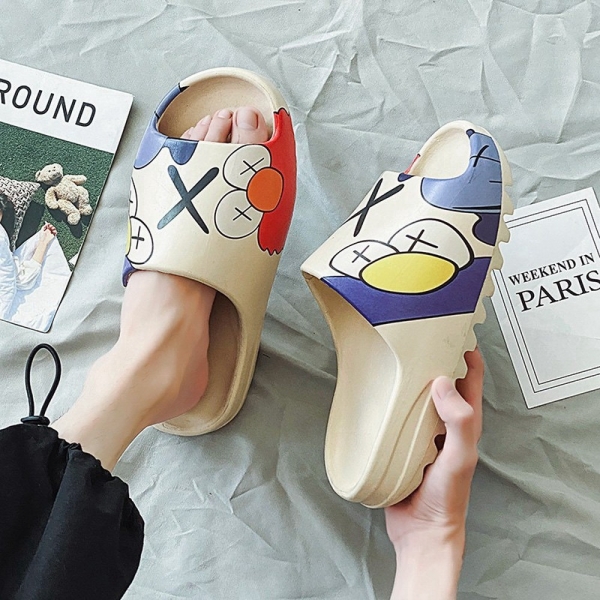 YEEZY SLIDE X KAWS TERBARU LUCU – PK-Shoes