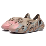 YEEZY FOAM RUNNER KIDS MX SAND GREY - Image 2