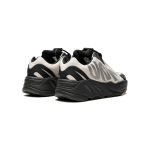 YEEZY BOOST 700 MNVN KIDS BONE - Image 4