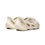YEEZY FOAM RUNNER KIDS SAND - Image 4