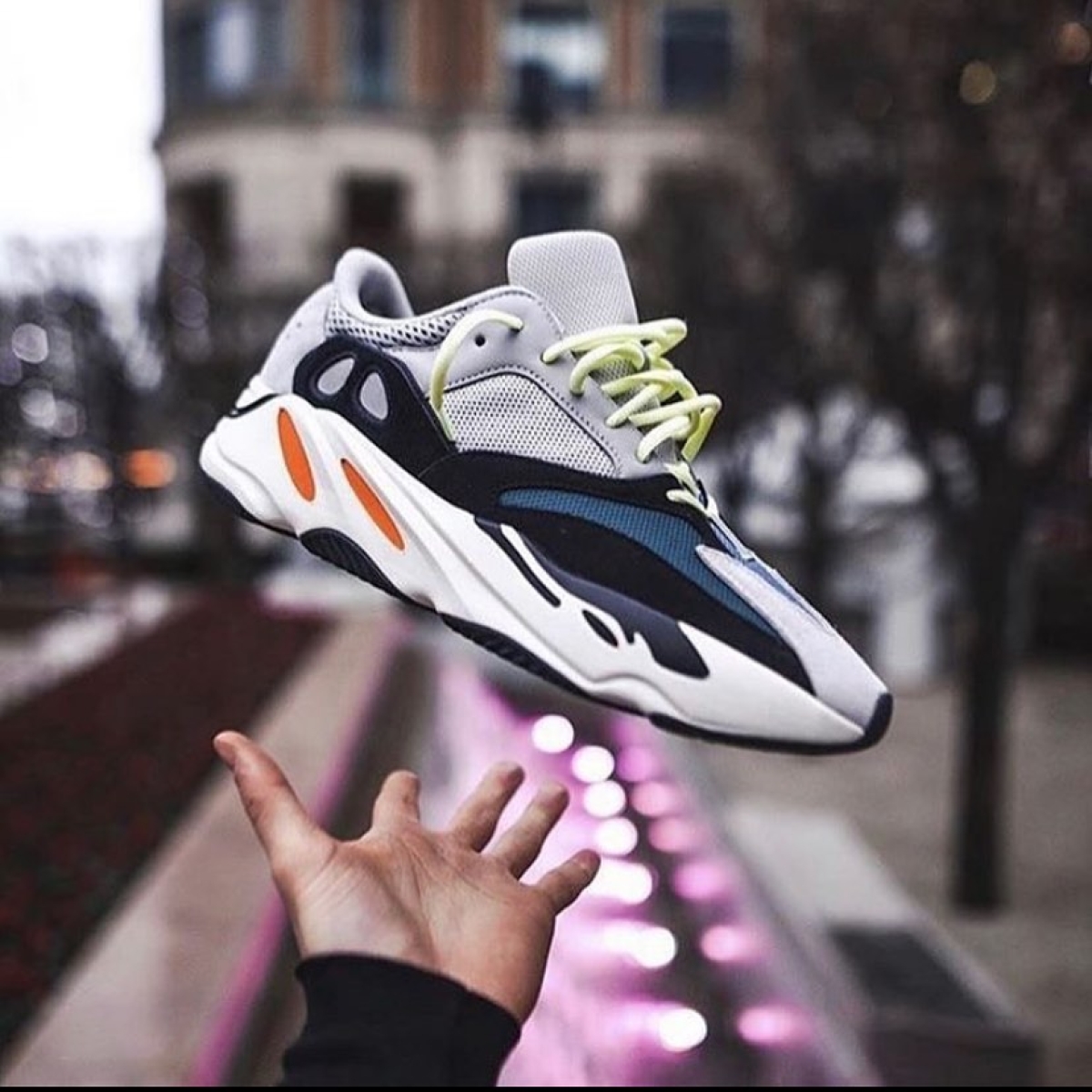 YEEZY BOOST 700 KIDS WAVE RUNNER - Image 4